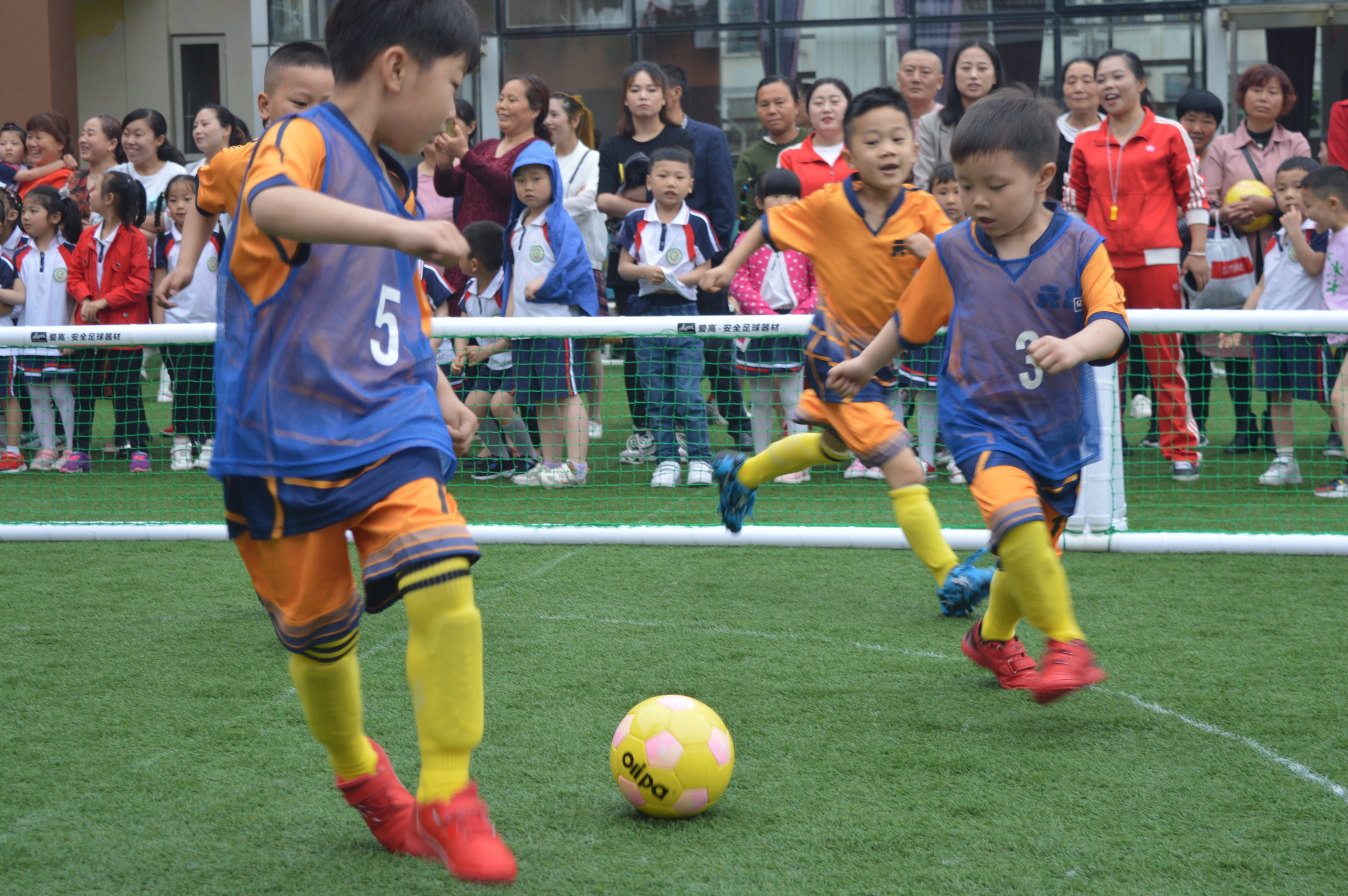 幼儿园足球嘉年华入场仪式,足球嘉年华幼儿园六一活动