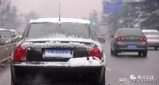 车牌弯了掰回来可以上路吗,车牌被人掰了上路