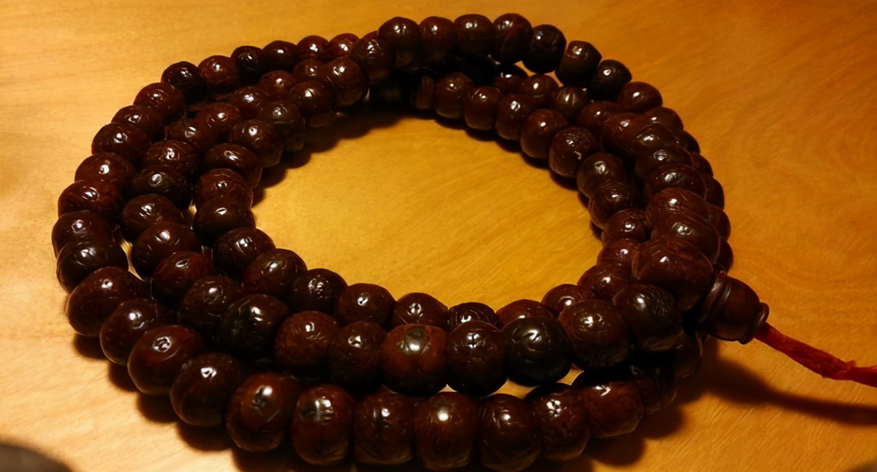 上油的文玩后期盘玩图片,文玩油颜色有黄有白