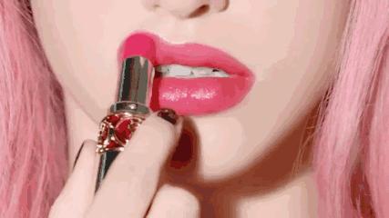 嘴唇干裂起皮怎么护理秒变嘟嘟唇,嘴唇干燥唇纹深你应该这么做