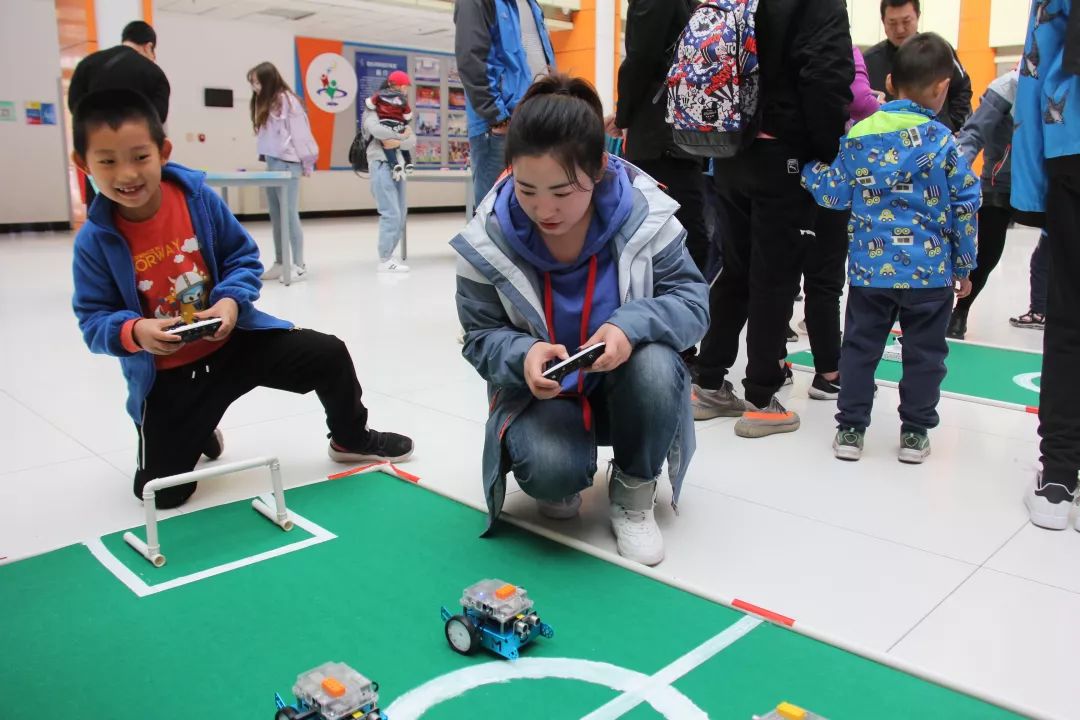 科技节暨机器人竞赛,太原机器人嘉年华