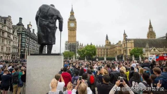 英国人嫌大本钟太脏，花5亿费4年大翻修，还要整成“蓝”色！