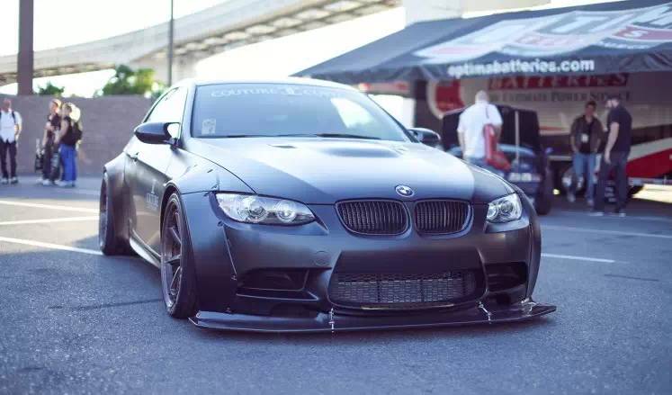 瀹濋┈e92澶栬濂椾欢,瀹濋┈e92鍙岄棬閾惰壊