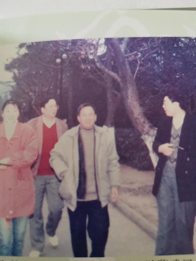 三尺讲台，万丈豪情——记监利名师刘奇平