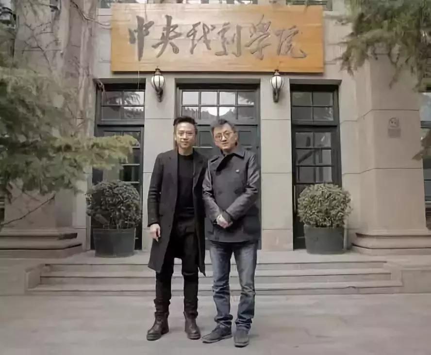 《烈日灼心》里邓超演被注射致死，导演以为他真死了，抱着他痛哭