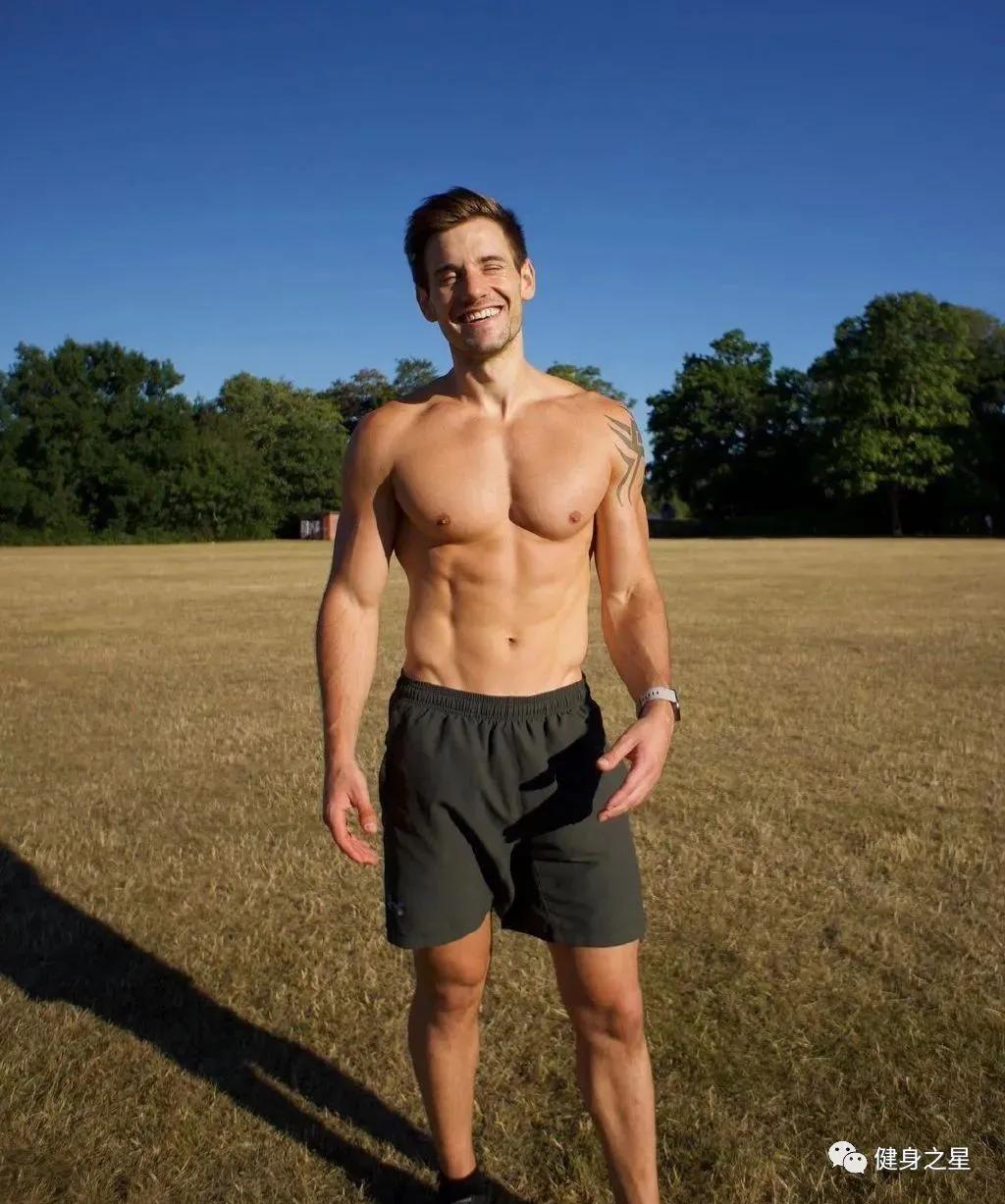 神似top的腹肌男,酷似海王的男模