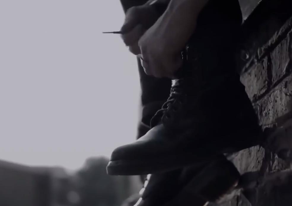 有关马丁靴的穿搭,经典白色马丁靴穿搭