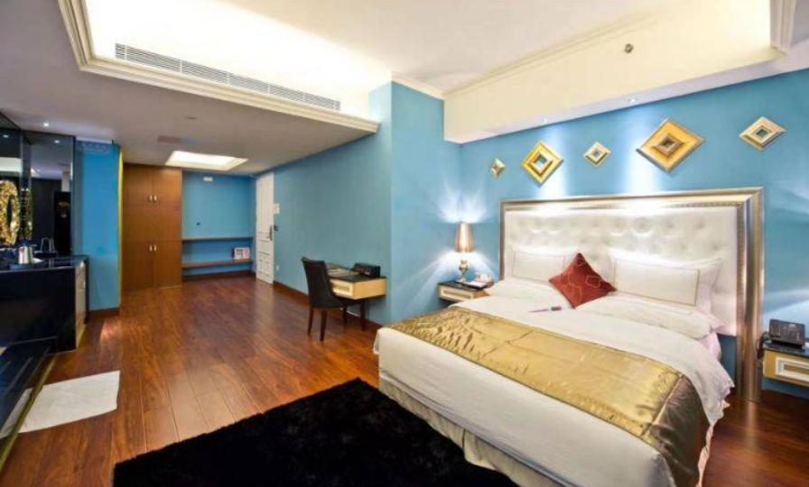 「珠海」538元爱琴海汽车精品酒店男爵大床房，平日周末不加收