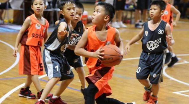 为什么足球不确定性比篮球大,足球为什么比篮球火