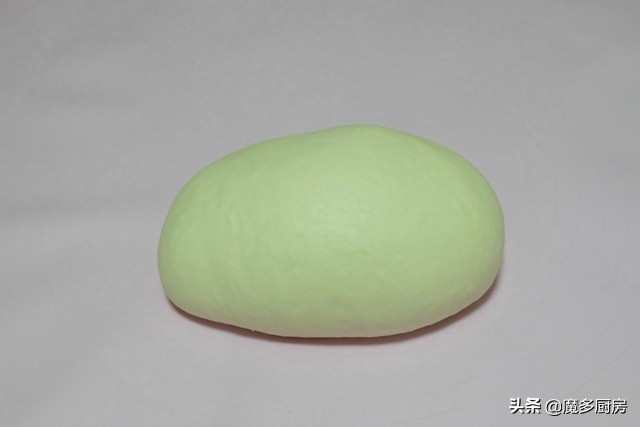 制作松软黄油面包不用太多牛奶,这个面包方子非常好