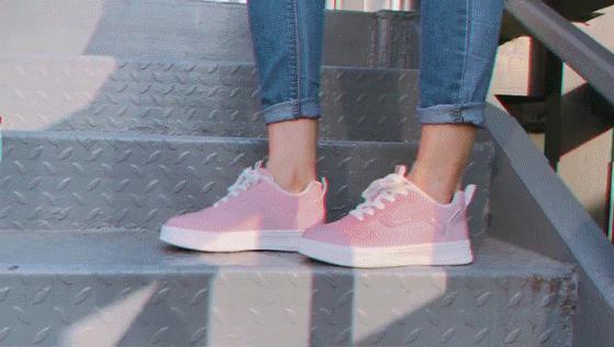 1秒就能变色的小白鞋，只要139元的价格，穿出两双鞋子的效果