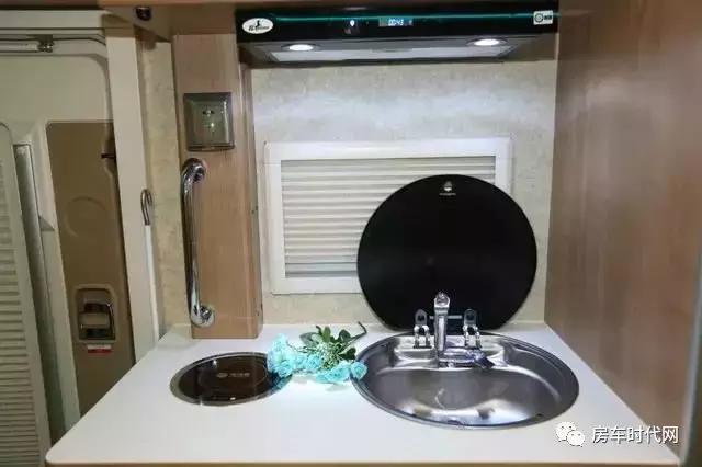 最新的c型双拓展型房车,最新款凯伦宾威进口依维柯房车