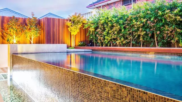 8*8米三层精致雅致别墅设计图,藏于山水间的度假别墅推荐