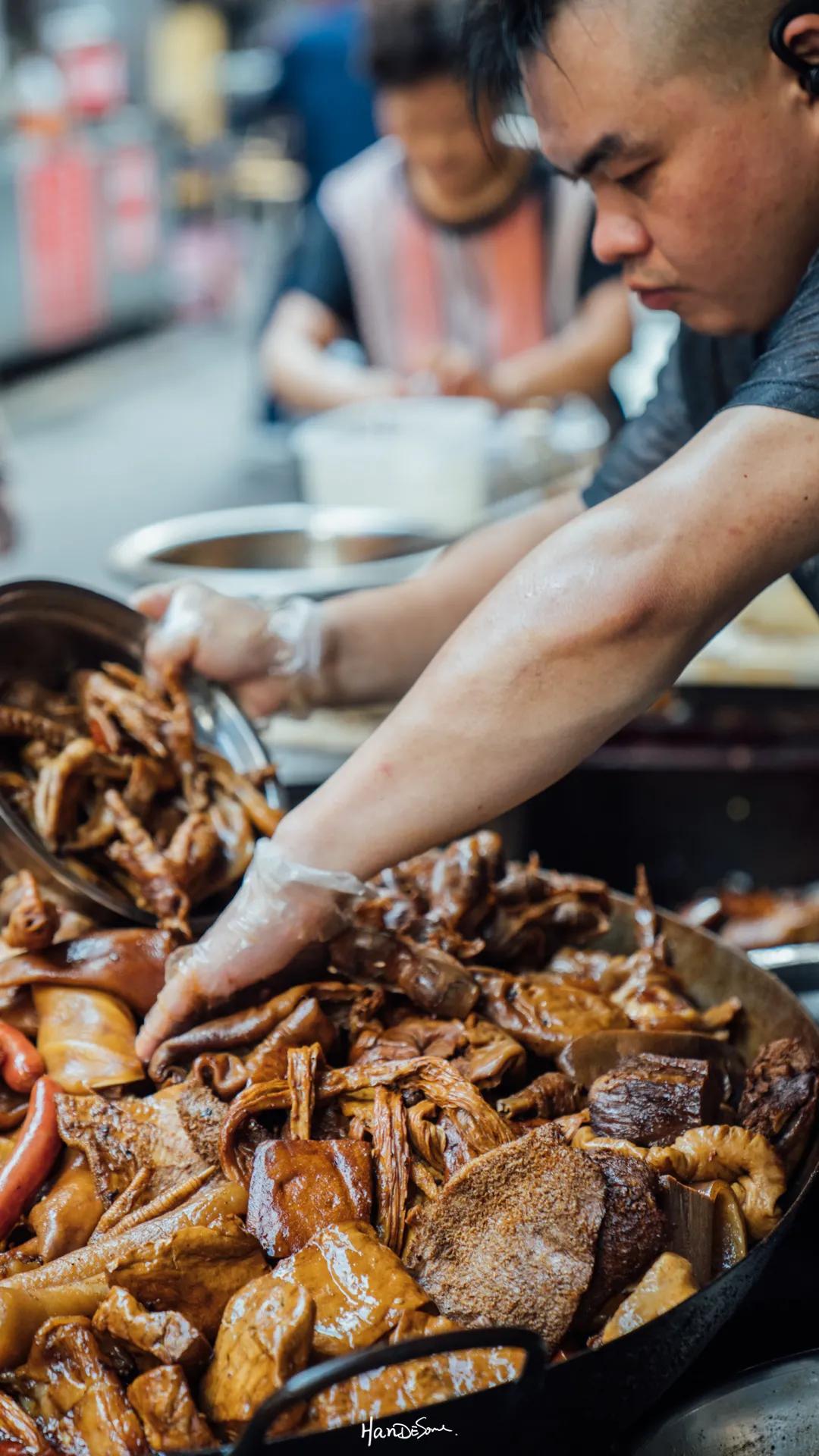 武汉吴长子卤菜,武汉卤菜店视频