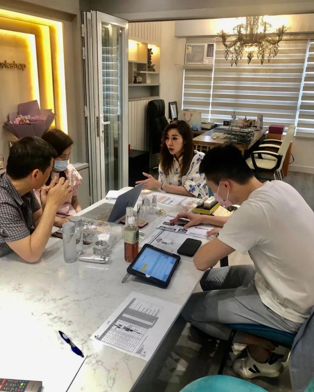 富贵逼人！TVB港姐亚军生意越做越大，跑车代步豪花百万装修公司