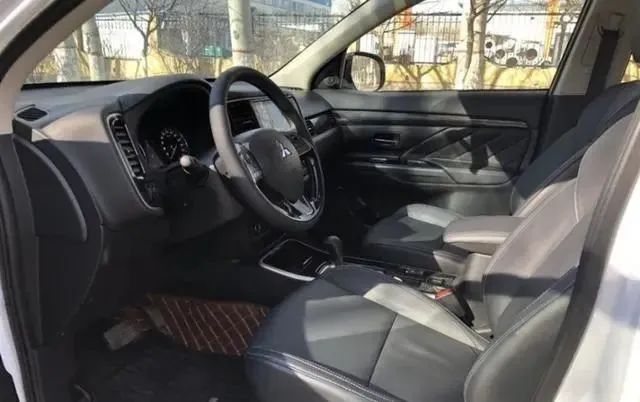 入手二手欧蓝德性价比高吗,欧蓝德2.0两驱畅享新车落地价