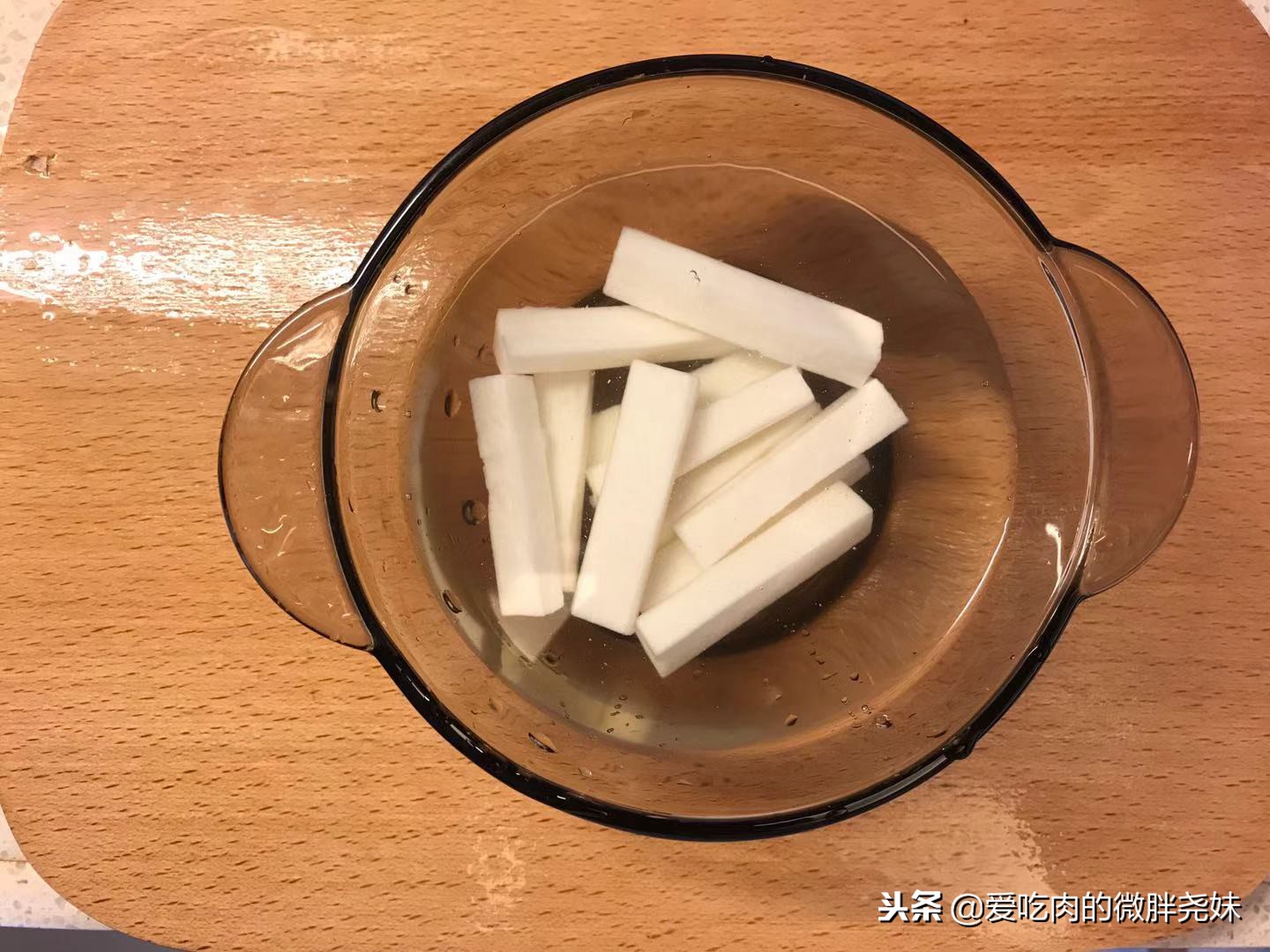 秋冬季，这道甜品女人要多吃，健脾润肺，通便美容，一看就会