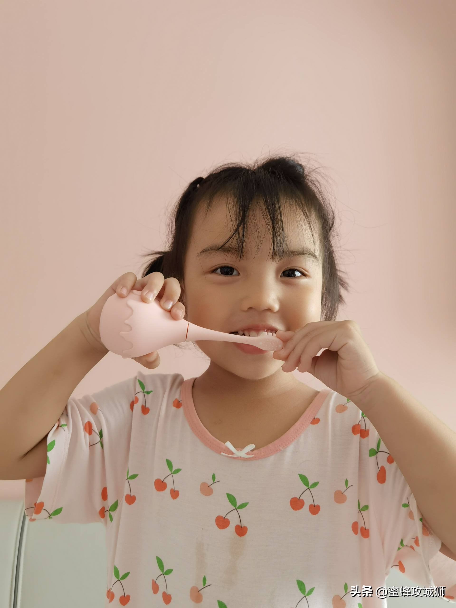 孩子牙齿问题多怎么挑选儿童牙刷,小孩的牙齿柔弱儿童牙刷如何选择