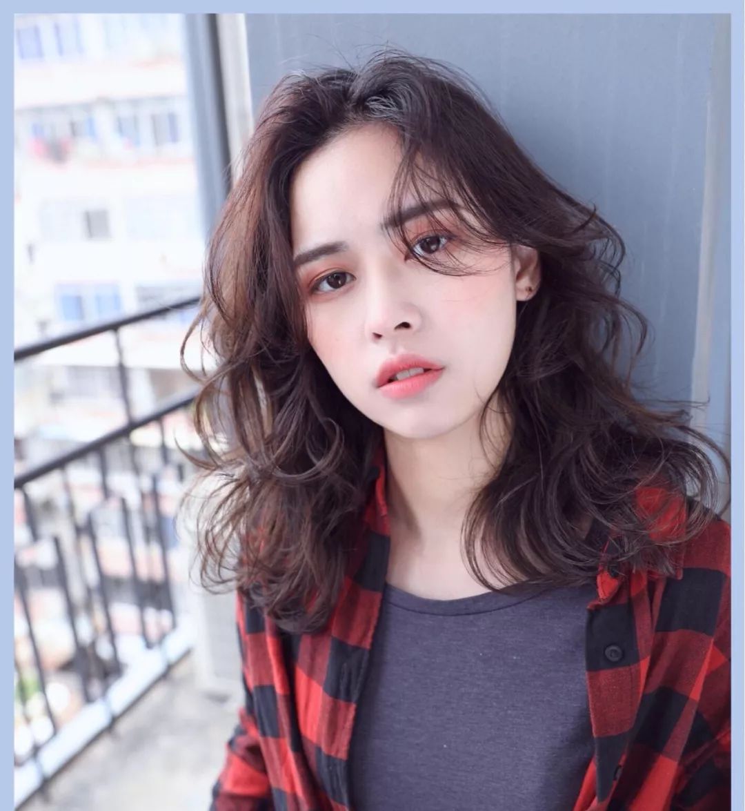 脸大怎么弄发型显脸小,个子矮脸大什么发型好看