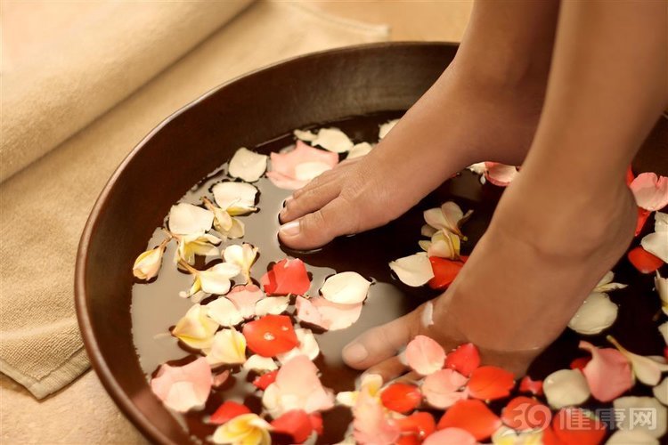 艾叶入药有什么功效,艾叶泡脚的功效和作用大全