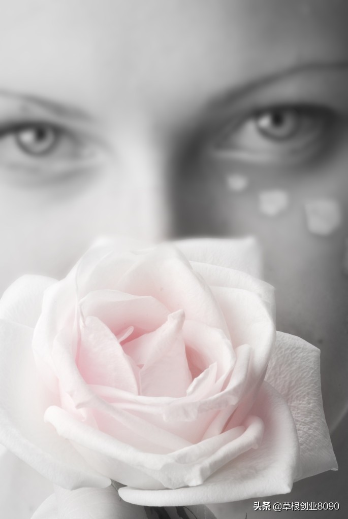 她脸上的泪水，谁去擦拭