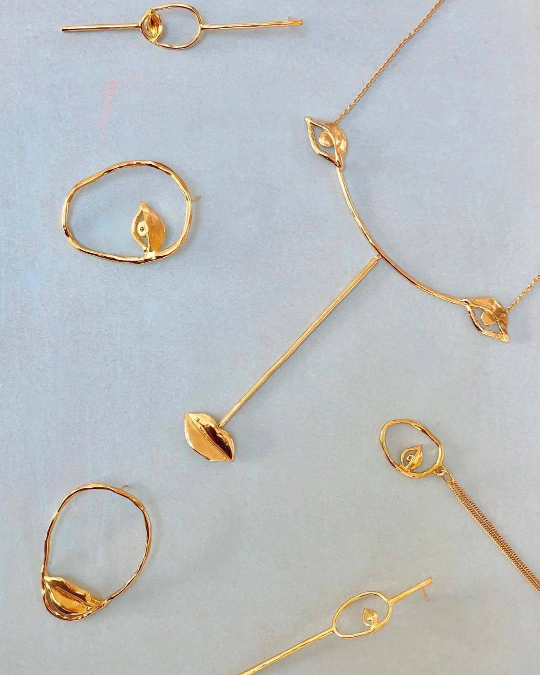 有时候质感就体现在小小的配件上，一件可以陪你穿梭日常的珠宝