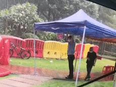 大雪纷飞坚守在抗疫一线的视频,深夜零下七度坚守抗疫一线