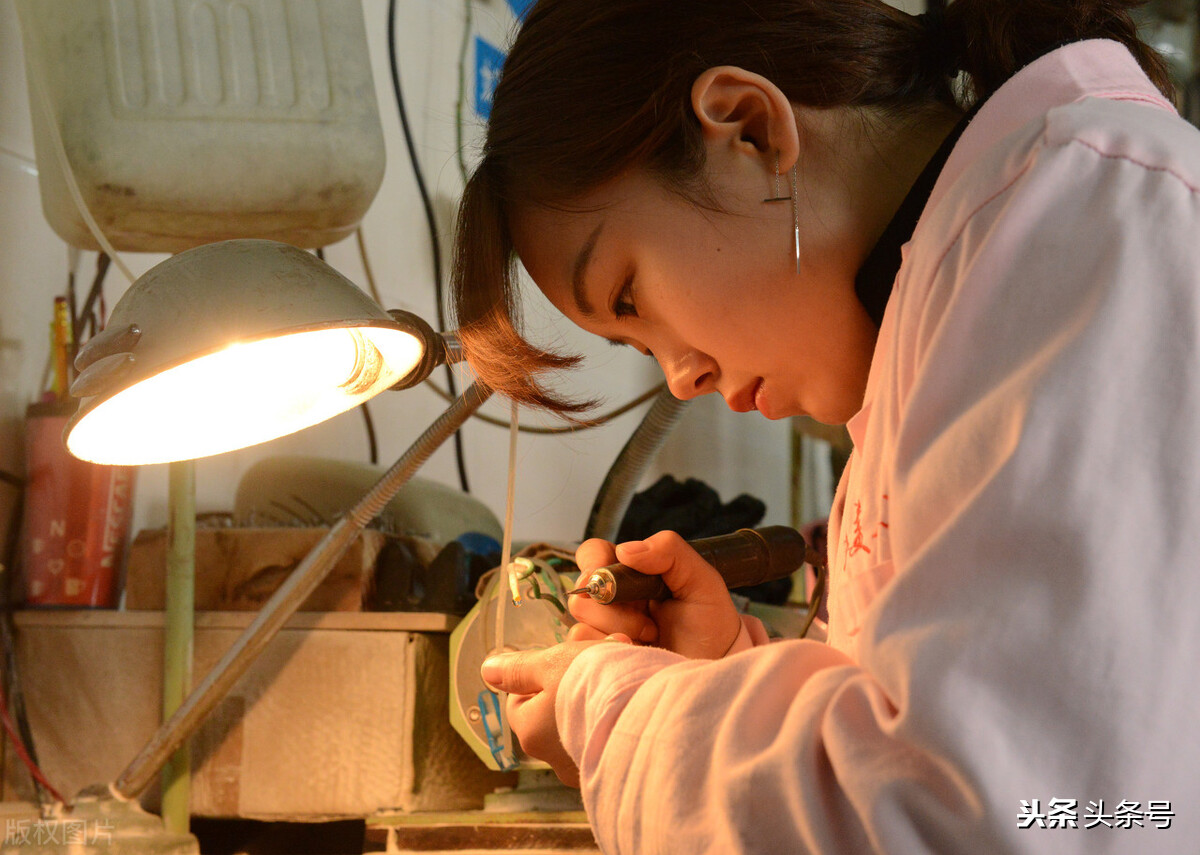 一块纯天然玛瑙石,一块玛瑙做的玉