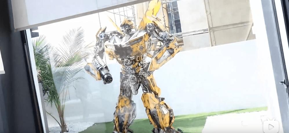 迪拜男子奋斗十年买下劳斯莱斯,迪拜小伙卖掉劳斯莱斯买法拉利