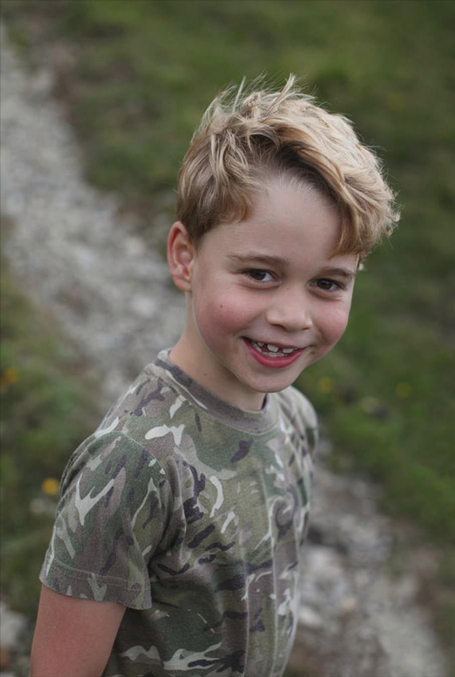 乔治八岁生日新照,乔治小王子穿衣风格