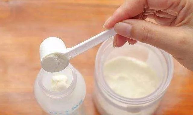 宝宝喝腹泻奶粉转奶期间便秘,宝宝最近转奶腹泻大便有粘液