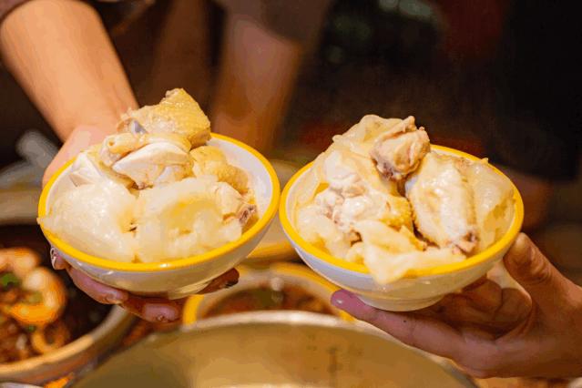 徐州第一高楼里排队不止哥老官！前5家店你可能都没吃过...