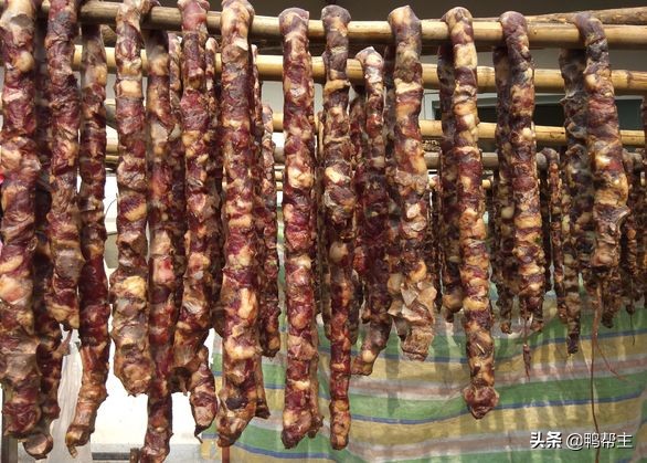 做腊肠放什么调料才好吃,做腊肠用的调料和肠衣