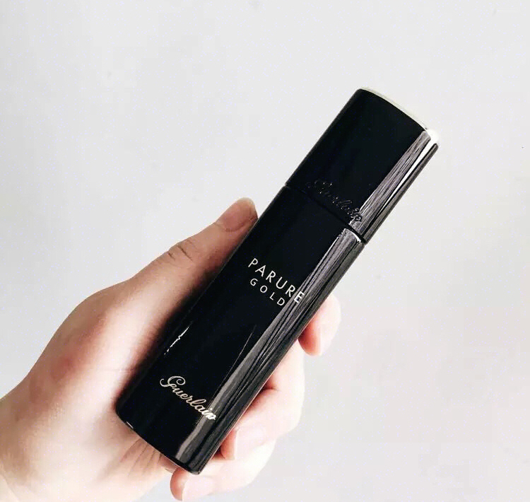 秋冬油皮不起皮不卡粉粉底液,沙漠皮皮粉底液推荐