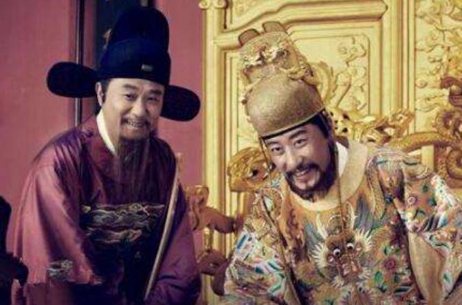 皇帝随口出了一个上联众人答不出,皇帝出对联封秀才