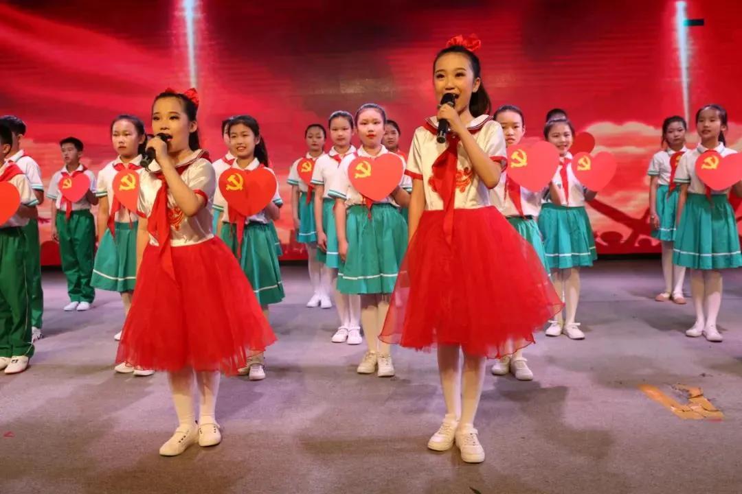 沐浴在党的阳光下幸福成长,沐浴在党的阳光下