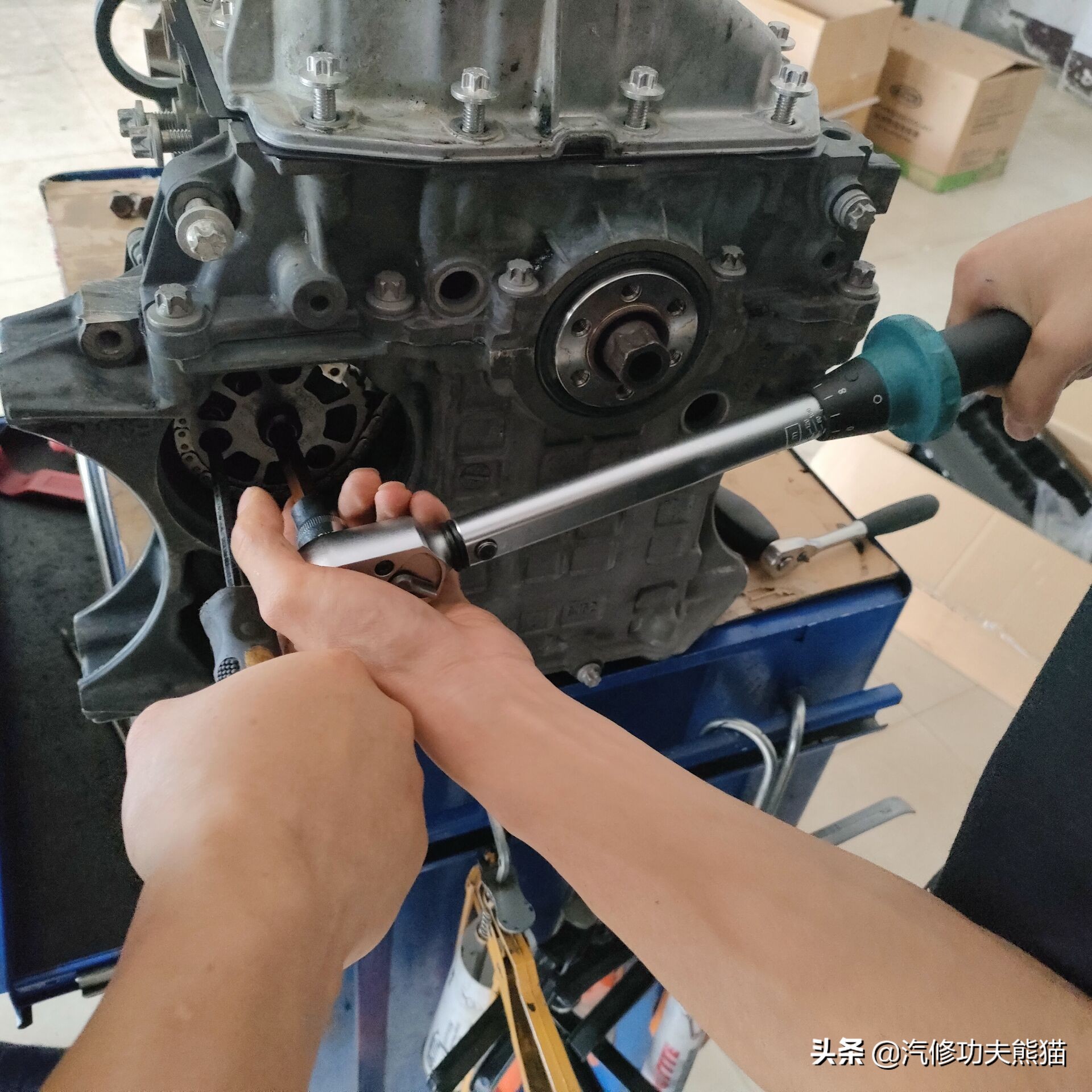 宝马e90325i2007款,宝马e90漏机油通病