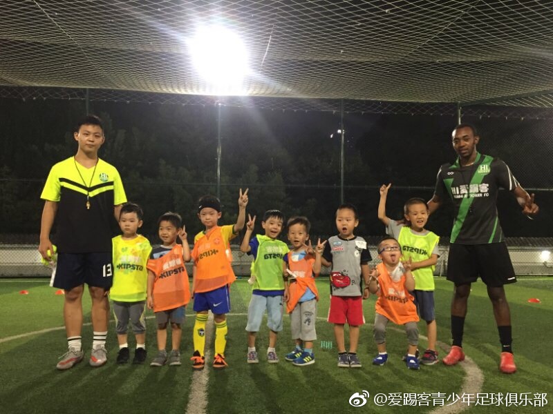 爱踢客常规班课程分几个年龄段,爱踢客足球课价目表