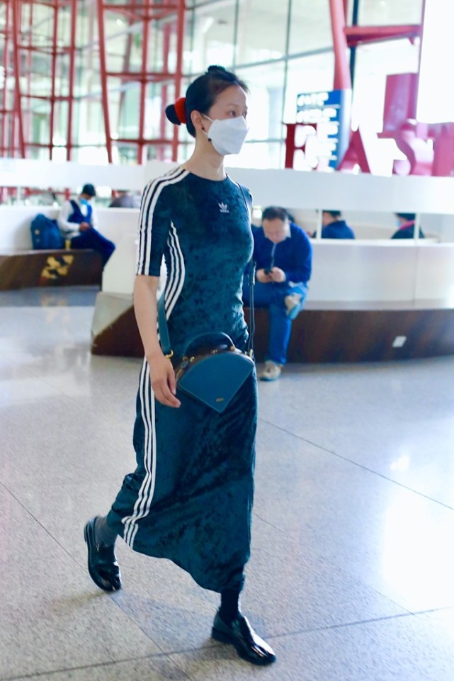 倪虹洁穿衣 (倪虹洁穿黑色衣服的图片)