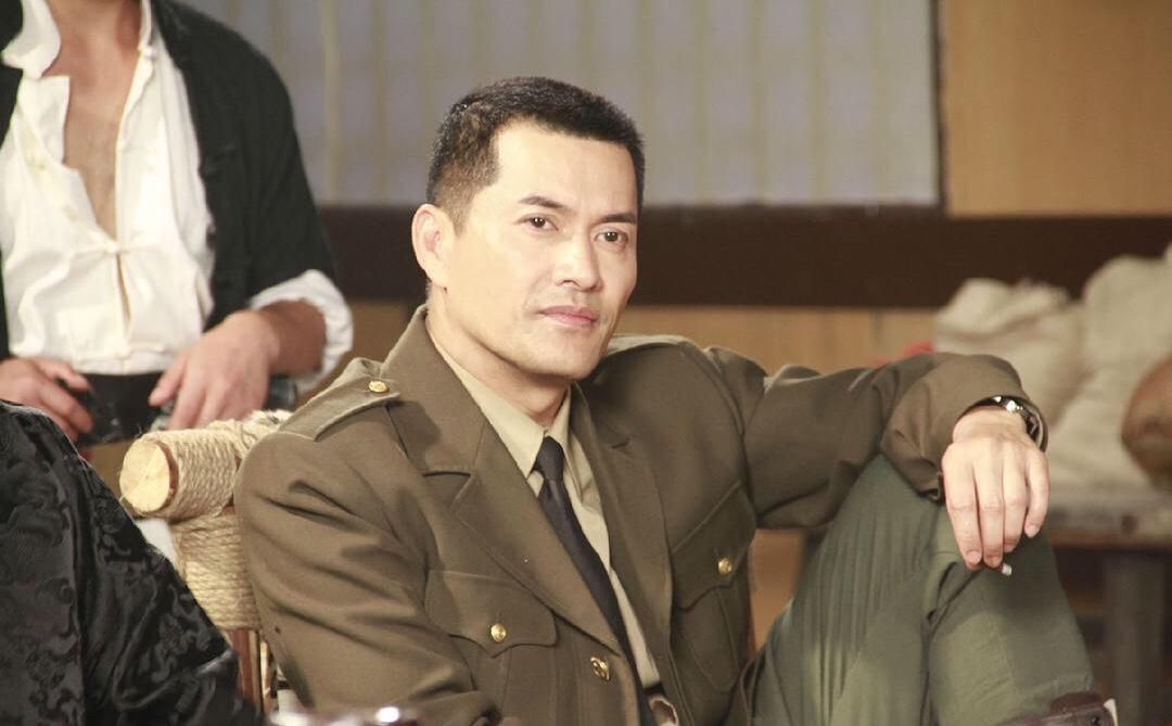 吕良伟三段婚姻,吕良伟喜欢周海媚还是邝美云