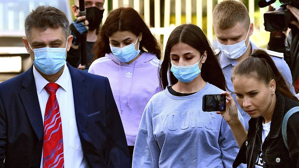 俄三姐妹联手杀父或无罪释放？新证据曝鬼父恋童*行暴**