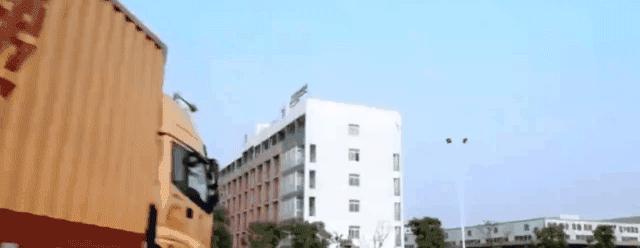 她17岁跑腿创业,带出一个帮派统治了中国快递业的大半个江山