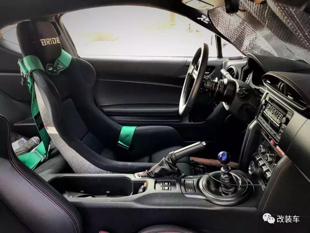 丰田86轮毂装18寸还是17寸好,丰田86加宽体