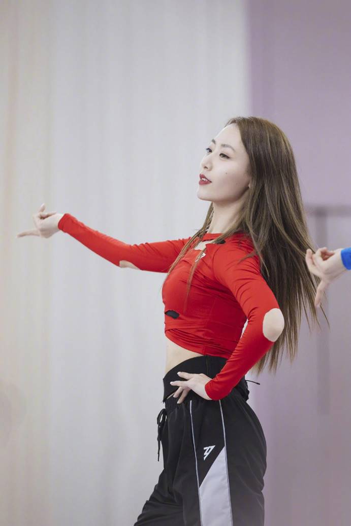 乘风破浪的姐姐出场,乘风队服