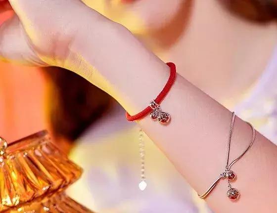 本命年红绳可以左右手都戴吗,本命年红绳戴哪只手女生