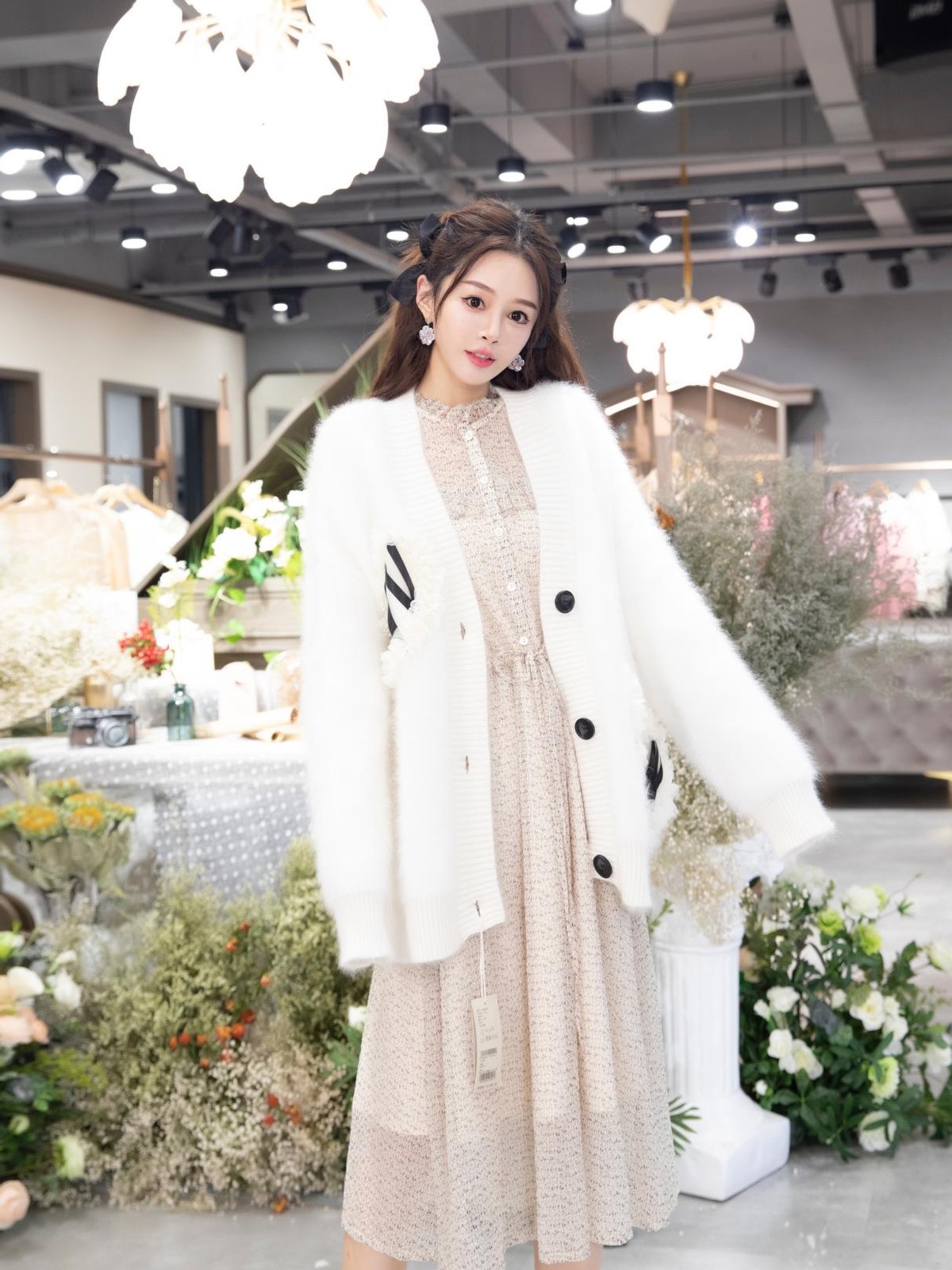 从新人到天猫服饰一姐仅用2年，她的奇葩经历把李佳琦都撼动了