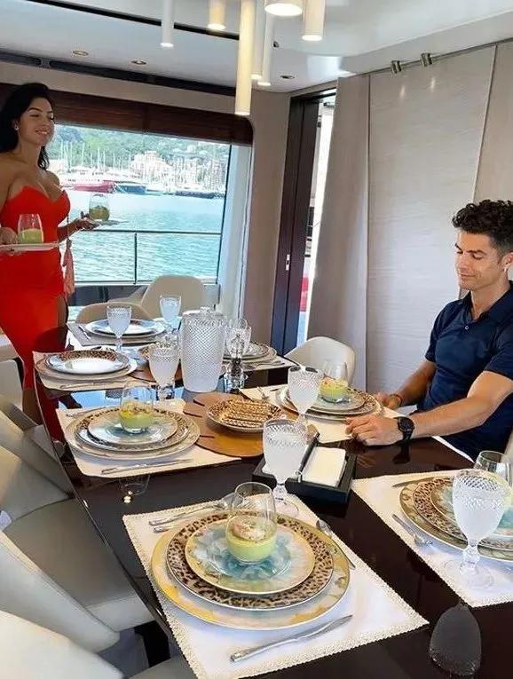 全球第一高富帅被柜姐拿下,世界上最厉害的海王c罗