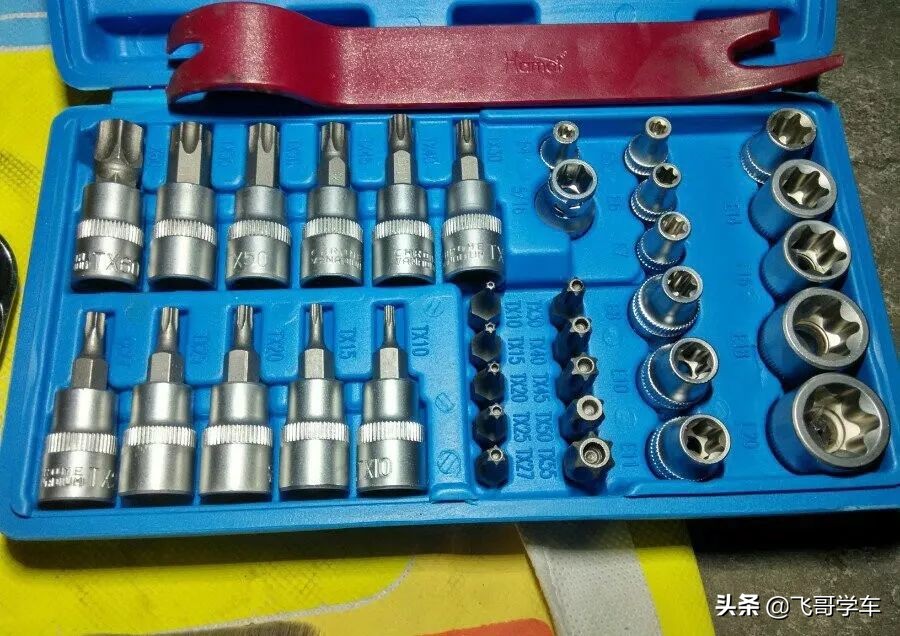 2011款2.0t奥迪a6l,最新款奥迪a6l更换火花塞教程