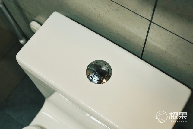 新型永不堵塞节水马桶,换一个智能马桶