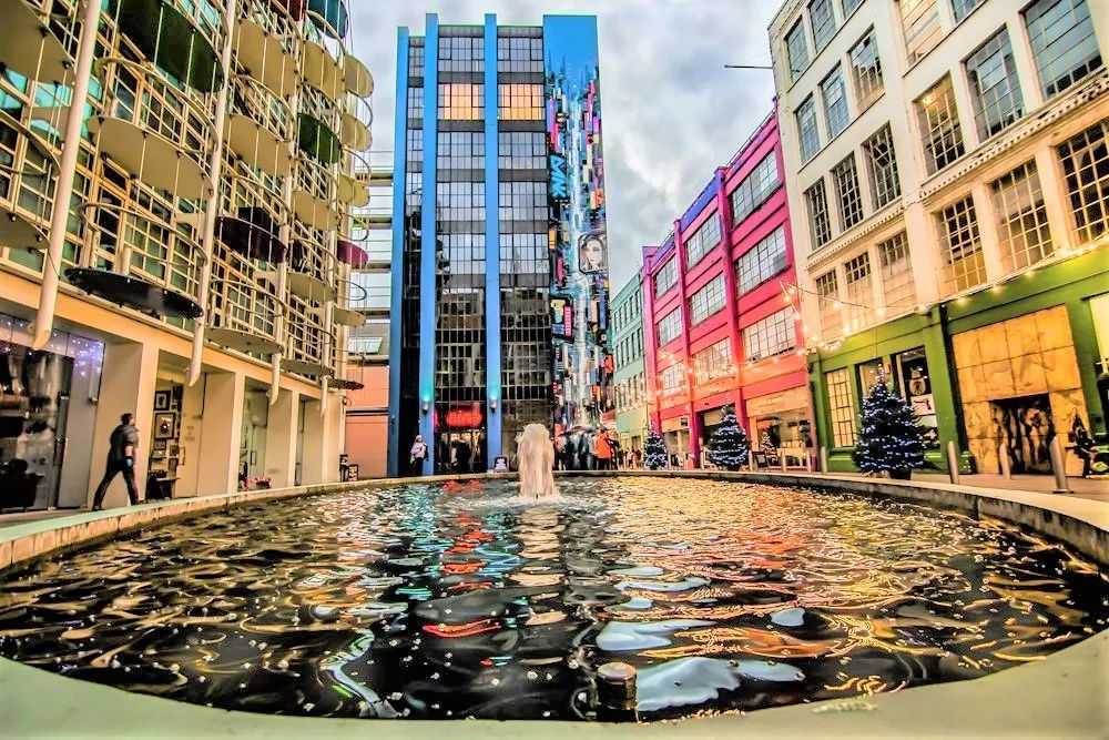 英国伯明翰最繁华的地方,英国伯明翰地理位置